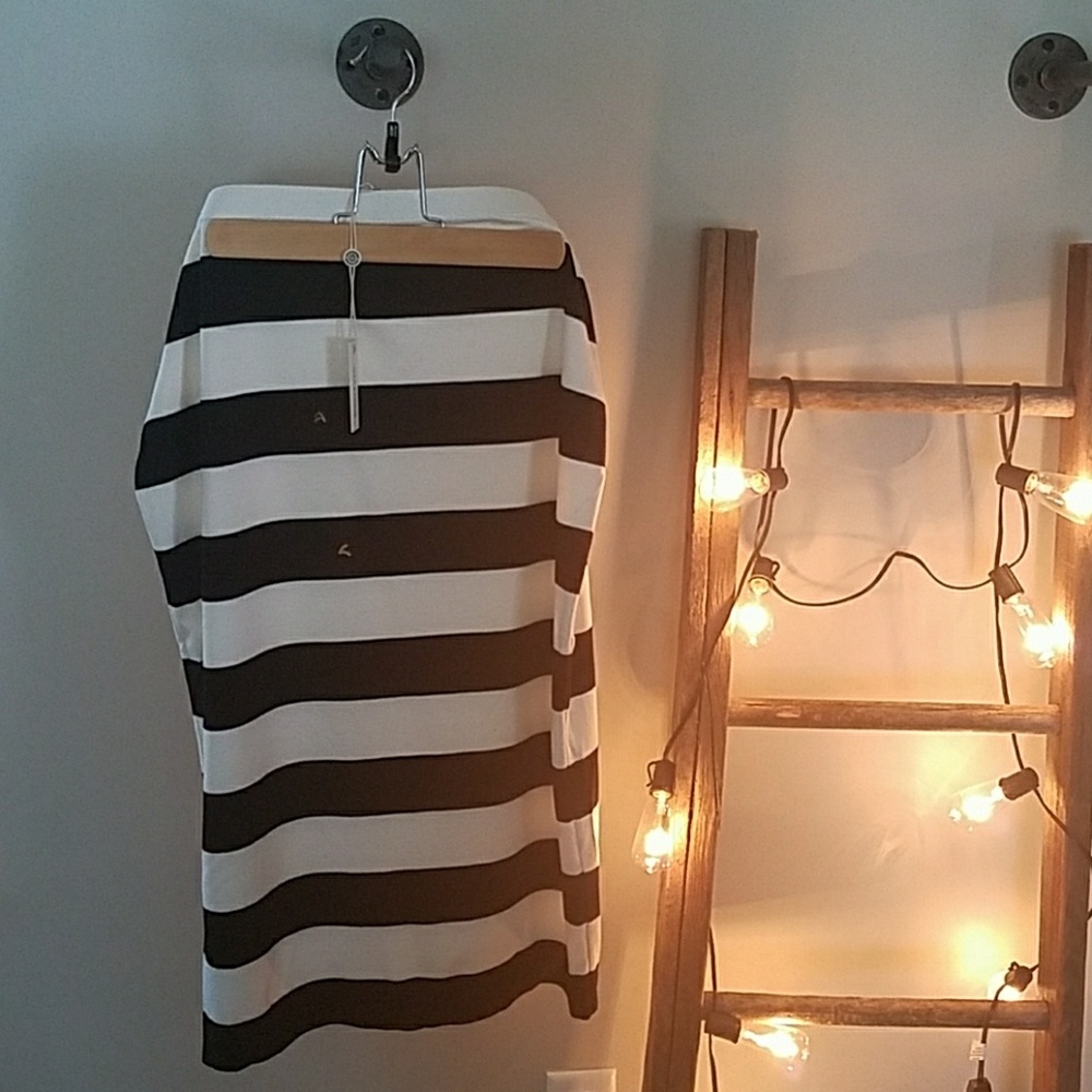 Max Studio pencil black and white striped skirt- L
